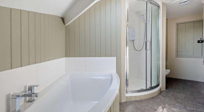 Photo of 4 Bed in Calver