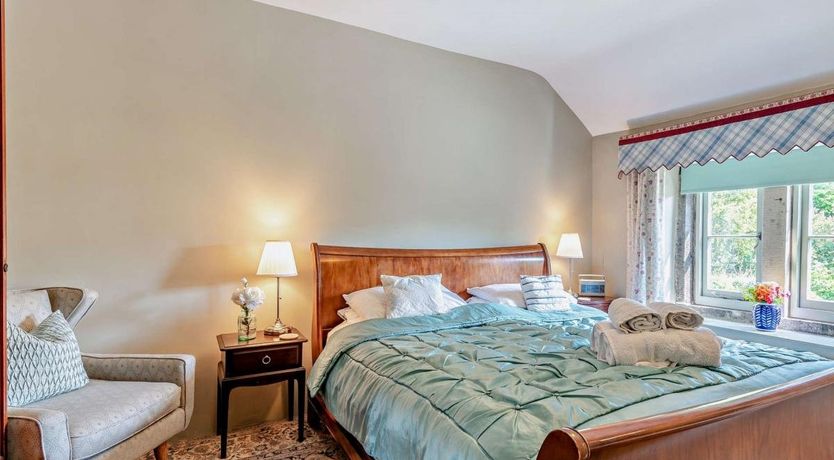 Photo of 4 Bed in Calver