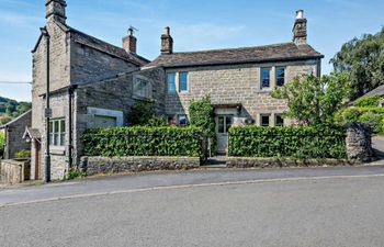 in Calver (PK939) Holiday Cottage