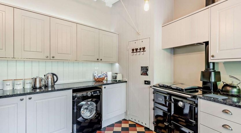 Photo of 4 Bed in Calver