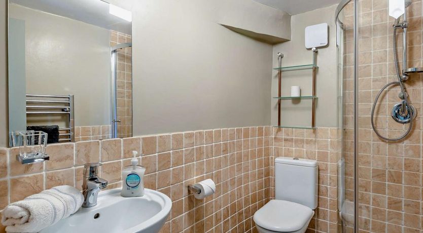 Photo of 4 Bed in Calver