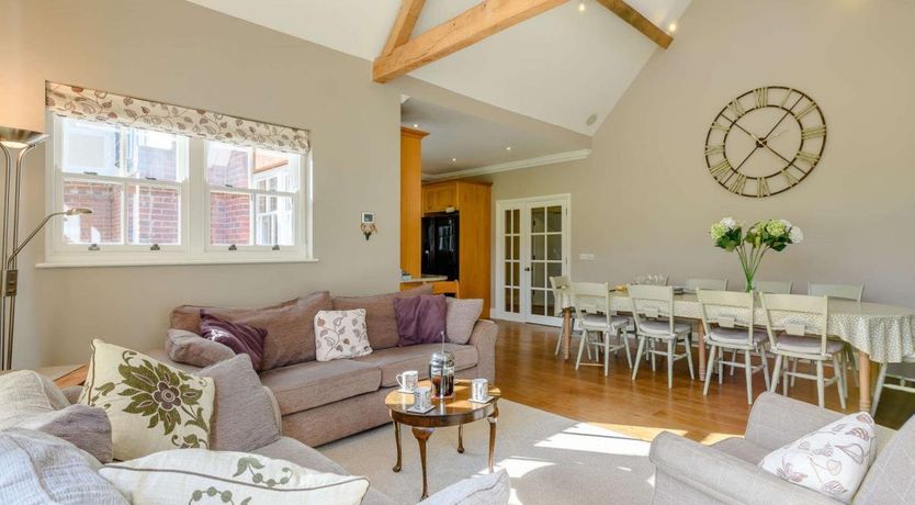 Photo of 6 Bed in Linwood