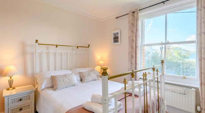 Photo of 5 Bed in Godshill