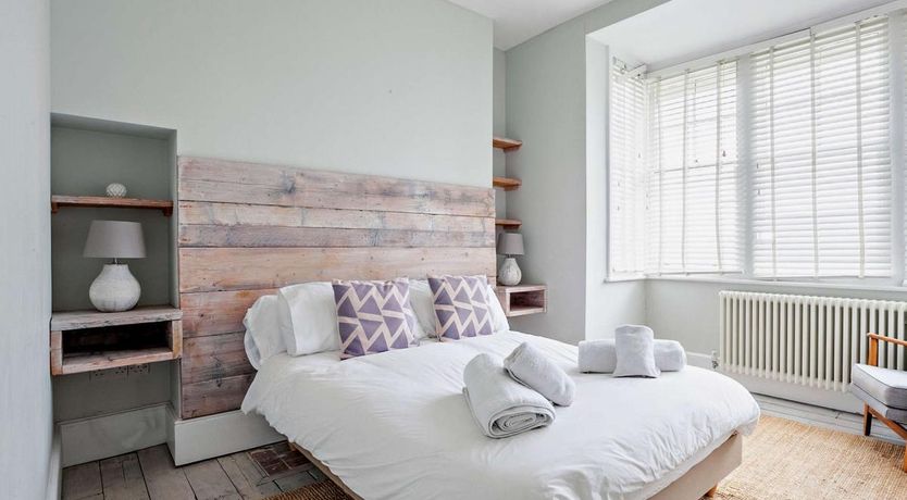 Photo of 5 Bed in Pevensey Bay