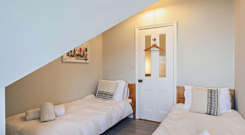 Photo of 5 Bed in Pevensey Bay