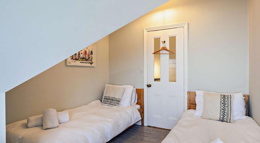 Photo of 5 Bed in Pevensey Bay