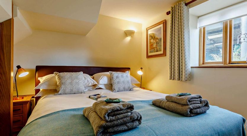 Photo of 2 Bed in Wyke