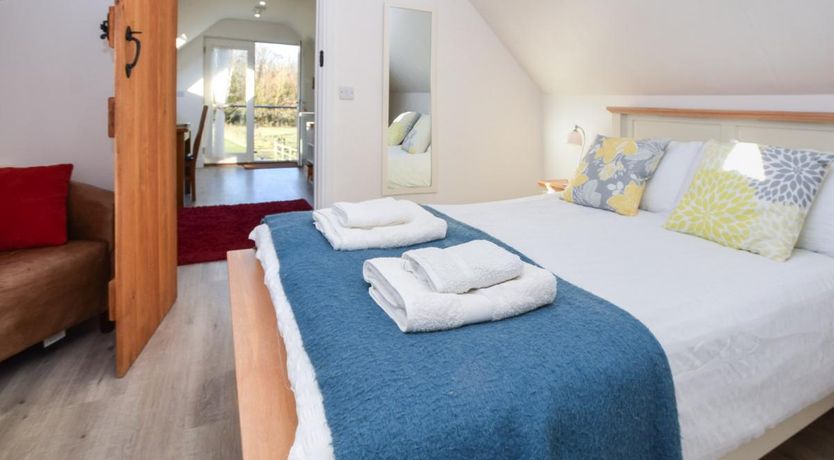 Photo of 1 Bed in Cresselly