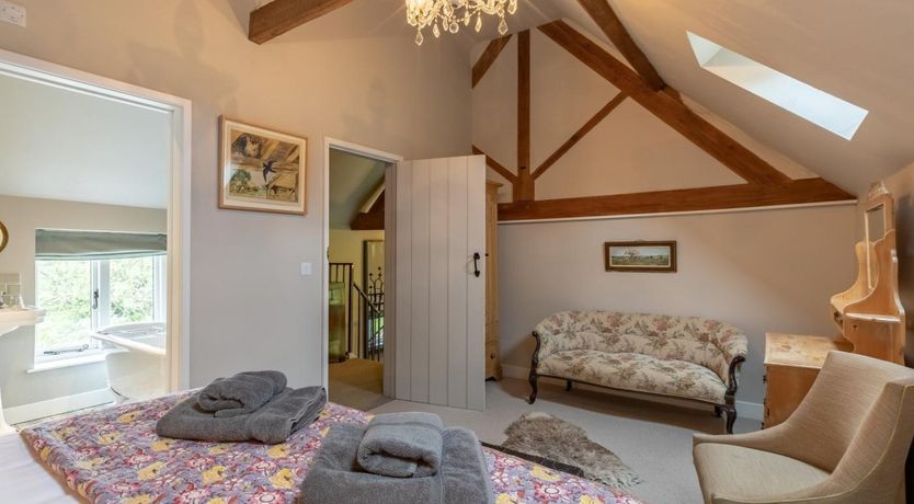 Photo of 6 Bed in Ludlow