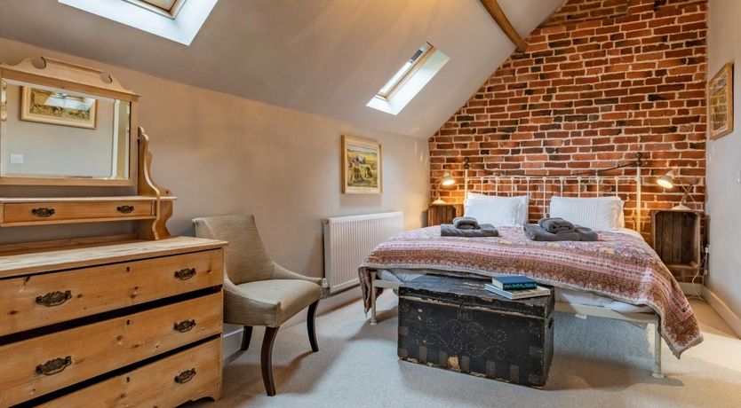 Photo of 6 Bed in Ludlow