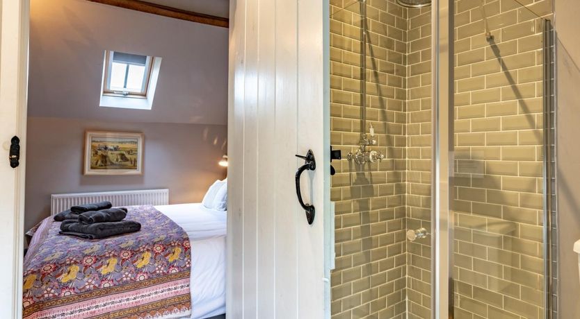 Photo of 6 Bed in Ludlow