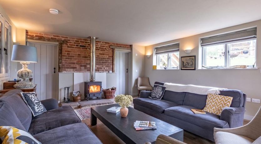 Photo of 6 Bed in Nash