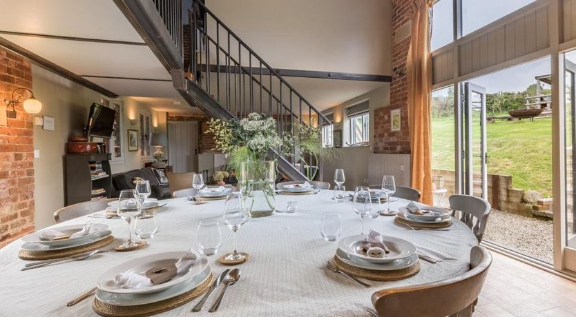 Photo of 6 Bed in Nash