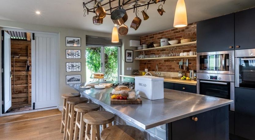 Photo of 6 Bed in Nash