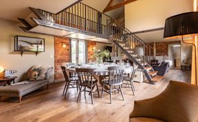 Photo of 6 Bed in Ludlow