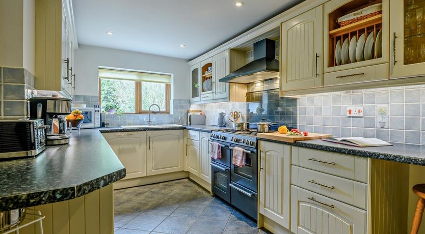 Photo of 4 Bed in Sway