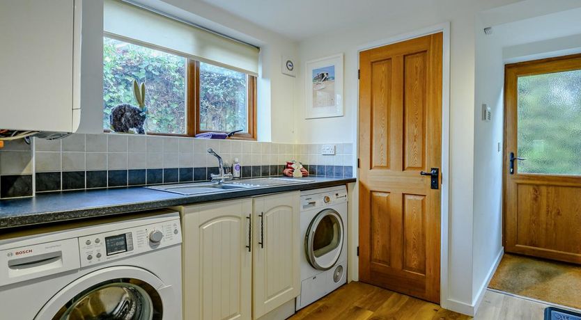 Photo of 4 Bed in Sway