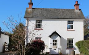 Photo of 3 Bed in Lymington