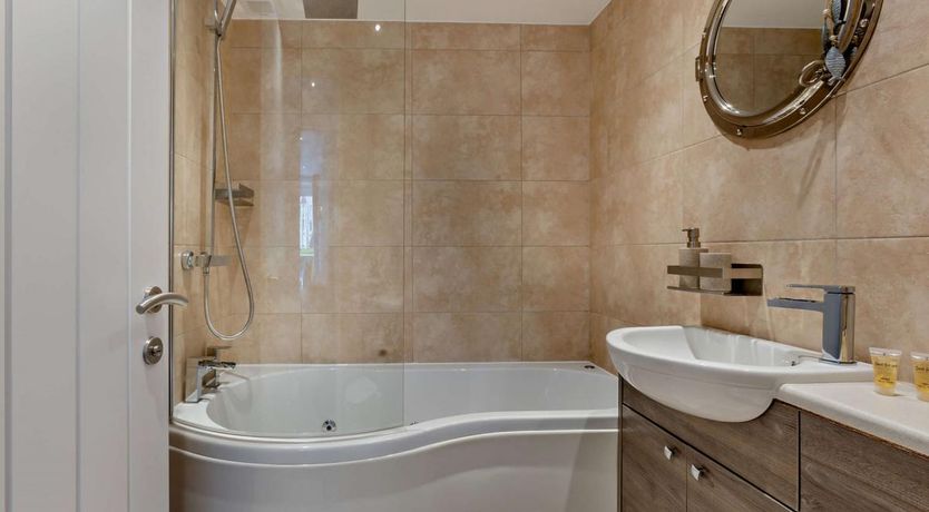 Photo of 2 Bed in Westward Ho