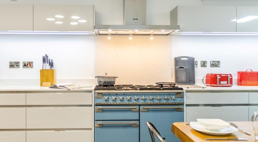 Photo of 6 Bed in Northam