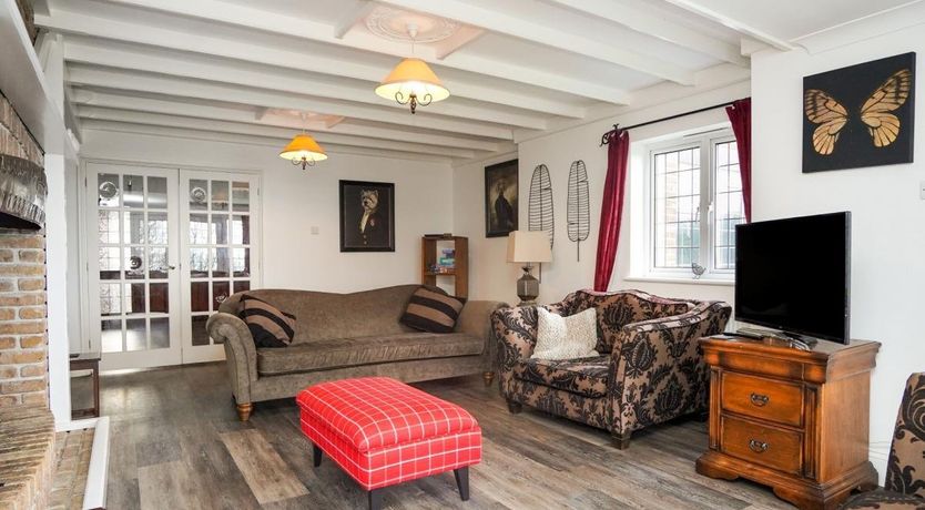 Photo of 6 Bed in Northam