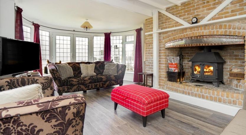 Photo of 6 Bed in Northam