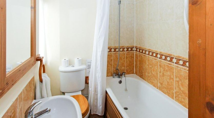 Photo of 2 Bed in Stonesfield