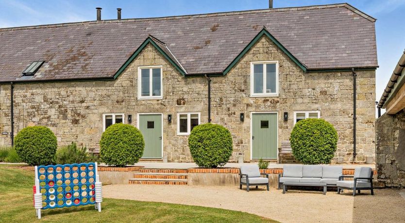 Photo of in Melbury Abbas (48717)