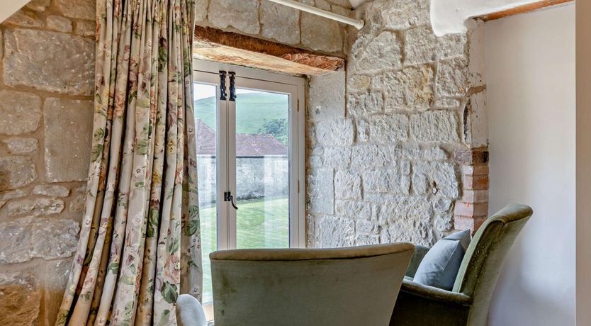 Photo of 1 Bed in Melbury Abbas