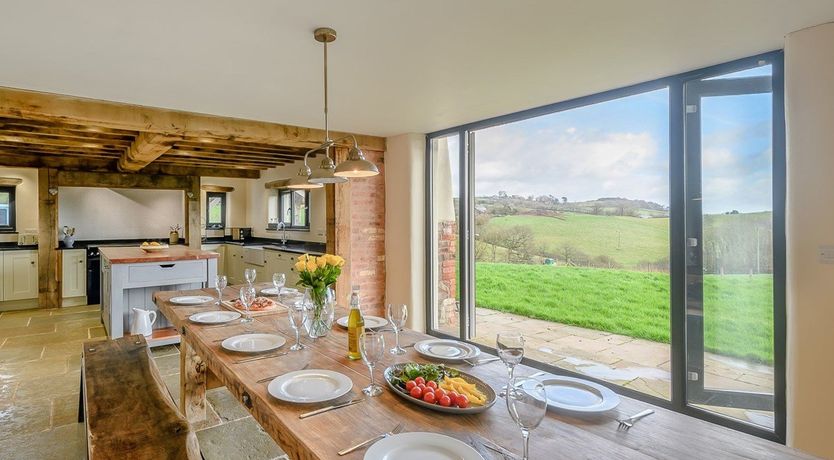 Photo of 5 Bed in Cadeleigh