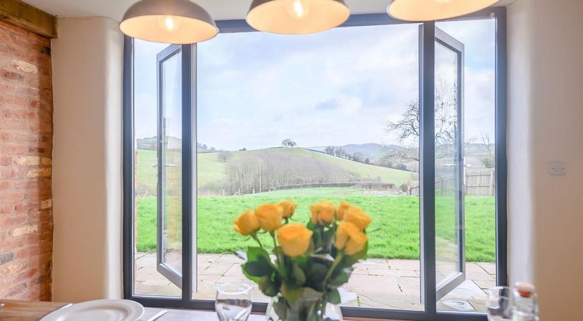 Photo of 5 Bed in Cadeleigh