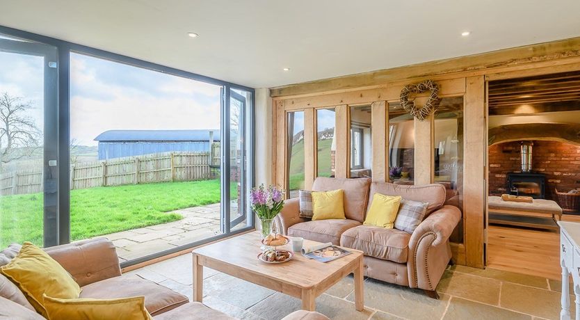 Photo of 5 Bed in Cadeleigh