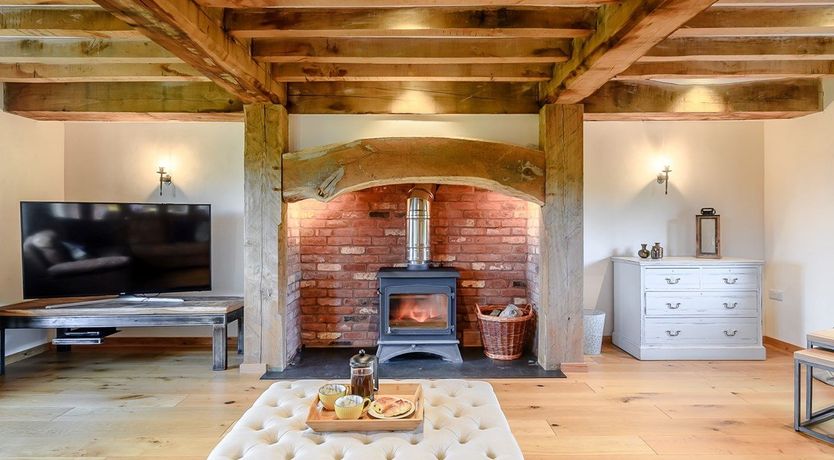 Photo of 5 Bed in Cadeleigh