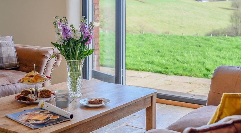 Photo of 5 Bed in Cadeleigh