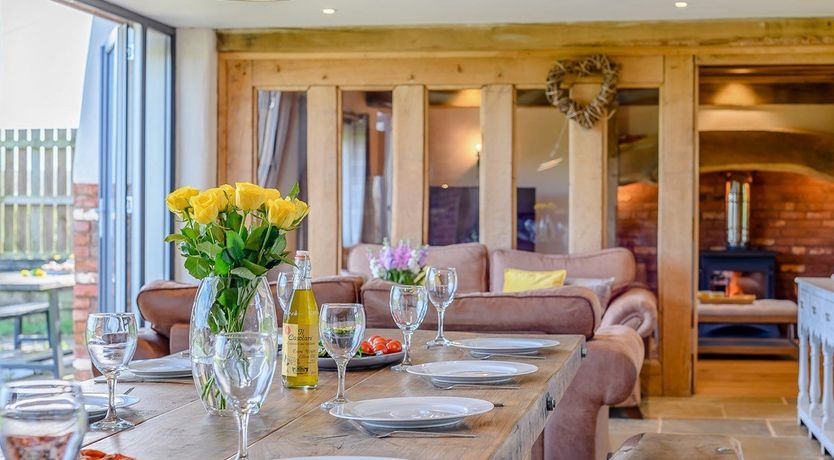 Photo of 5 Bed in Cadeleigh