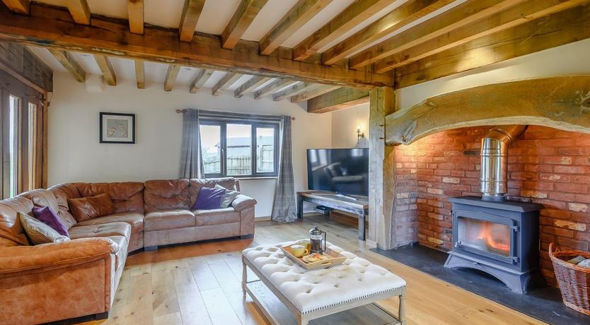 Photo of 5 Bed in Cadeleigh