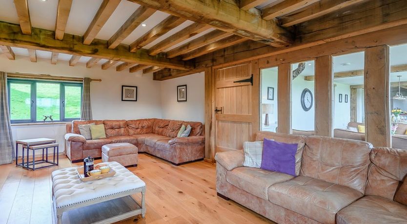 Photo of 5 Bed in Cadeleigh