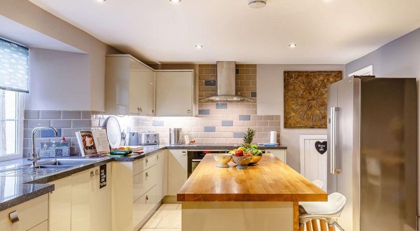 Photo of 4 Bed in Burrington