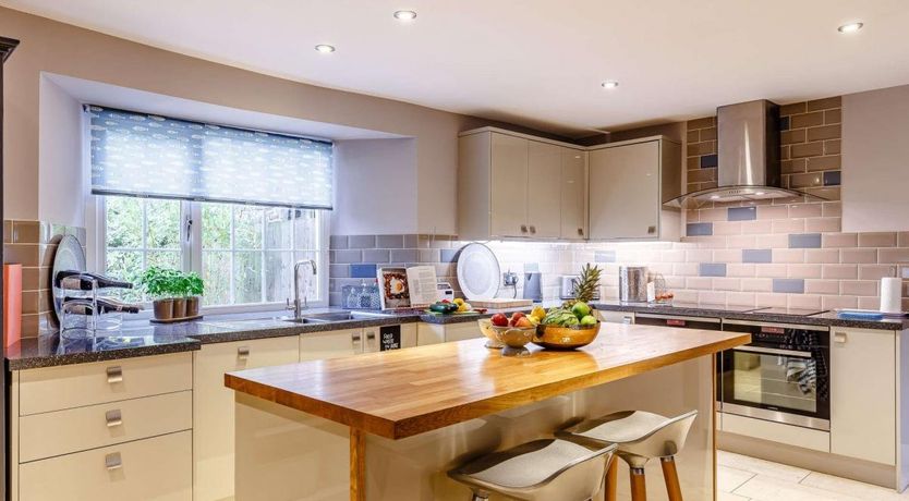 Photo of 4 Bed in Burrington