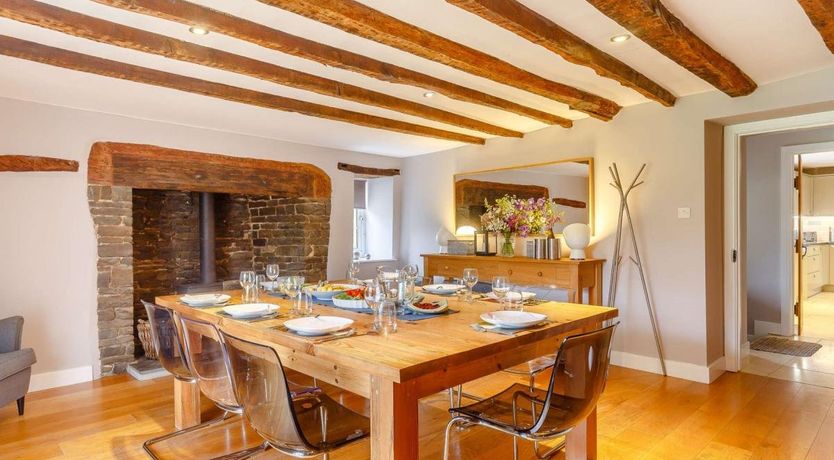 Photo of 4 Bed in Burrington