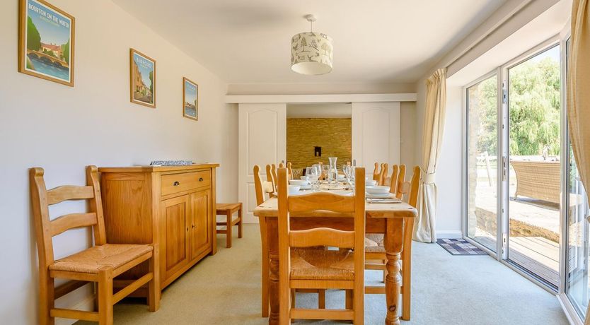 Photo of 5 Bed in Bampton