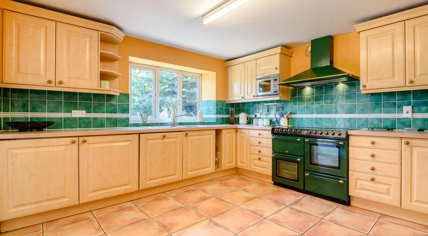 Photo of 5 Bed in Bampton