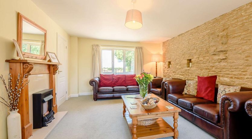 Photo of 5 Bed in Bampton