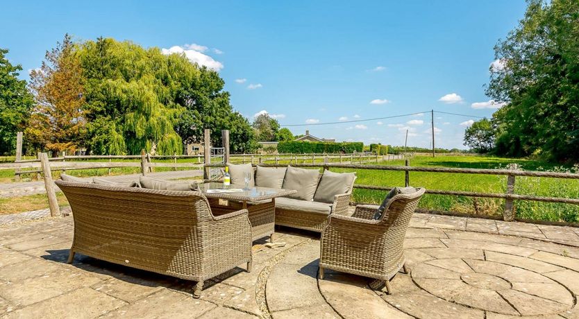 Photo of 5 Bed in Bampton