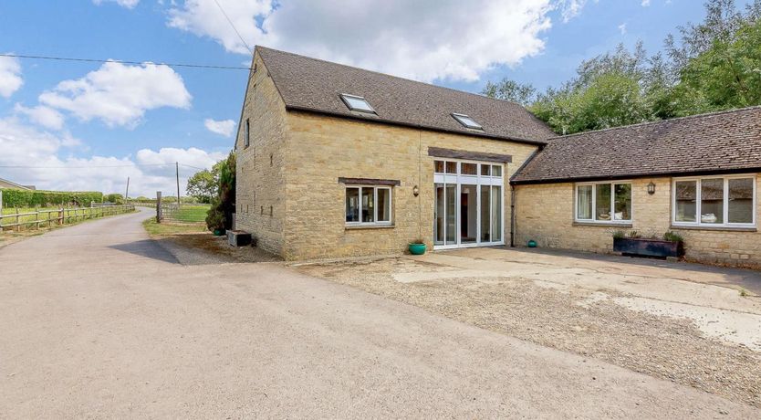 Photo of 5 Bed in Bampton