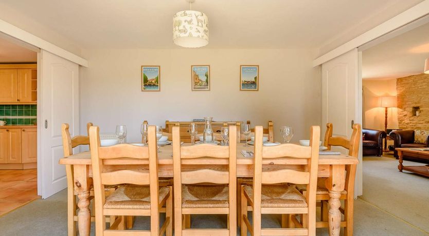 Photo of 5 Bed in Bampton