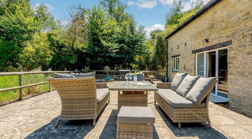 Photo of 5 Bed in Bampton