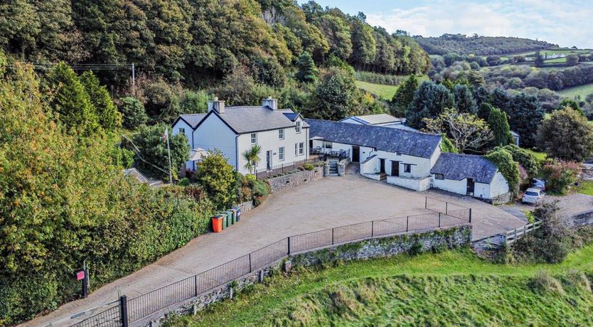 Photo of 5 Bed in Colwyn Bay