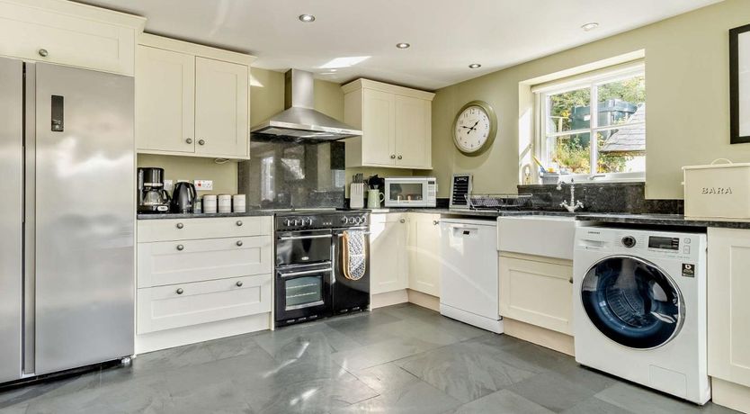 Photo of 5 Bed in Colwyn Bay