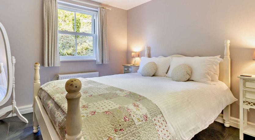 Photo of 5 Bed in Eglwysbach